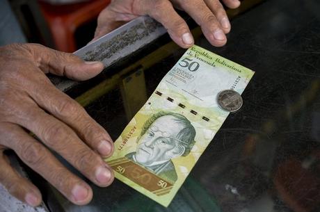 Nuevas monedas de Bs. 50 ya están en las calles de #Caracas (FOTOS)