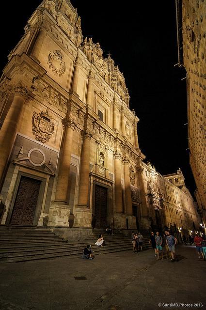 Unos posan y otros pasan