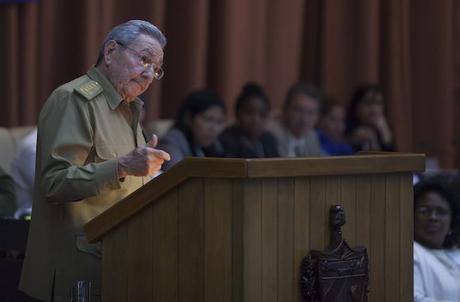 Raúl Castro interviene en el plenario de la Asamblea Nacional del Poder Popular este 27 de diciembre de 2016. Foto: Ladyrene Pérez/ Cubadebate