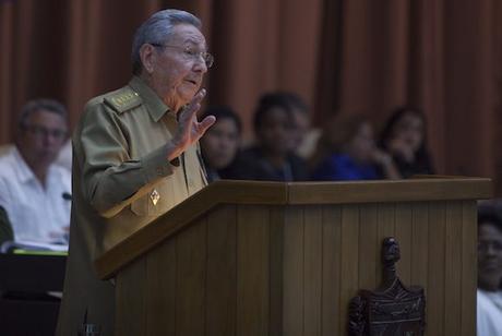 Raúl Castro interviene en el plenario de la Asamblea Nacional del Poder Popular este 27 de diciembre de 2016. Foto: Ladyrene Pérez/ Cubadebate
