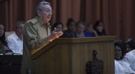 Raúl Castro interviene en el plenario de la Asamblea Nacional del Poder Popular este 27 de diciembre de 2016. Foto: Ladyrene Pérez/ Cubadebate