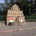 Grafitean la cantera del Parque Morales