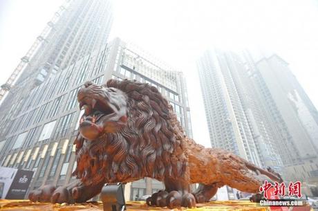 redwood-lion-sculpture