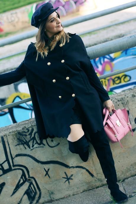 Con capa abotonada Con capa abotonada