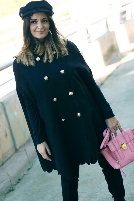 Con capa abotonada Con capa abotonada