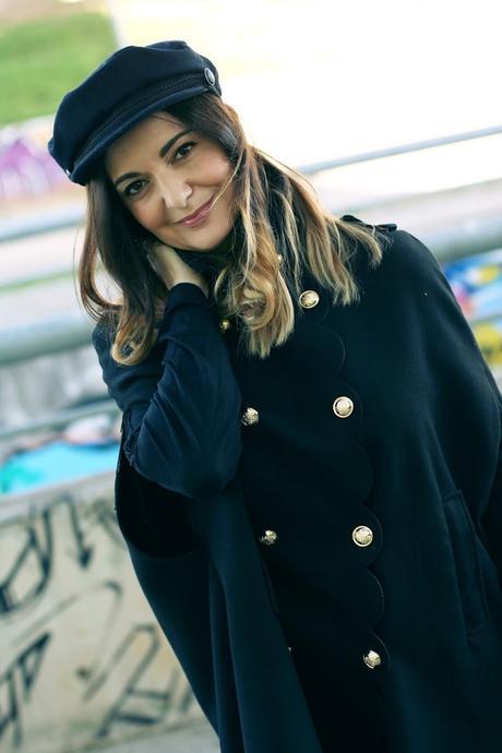 Con capa abotonada Con capa abotonada