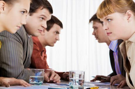 10 fuentes de conflicto en los equipos. 10 fuentes de conflicto en los equipos.