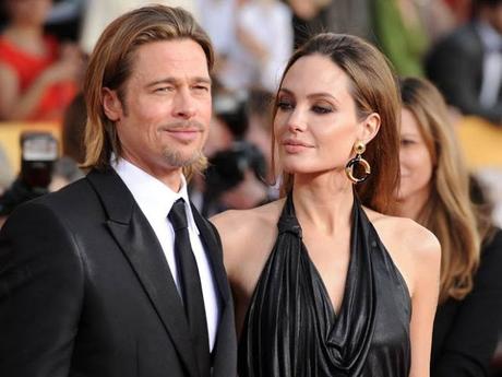 Brad Pitt acusa a Angelina de poner en peligro a sus hijos