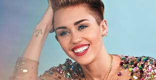 Miley Cyrus, emocionada hasta las lágrimas por una interpretación muy especial (VIDEO)