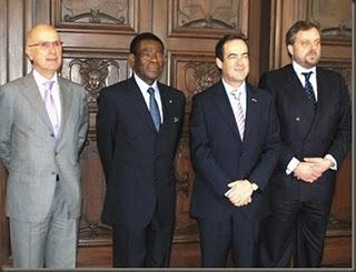 ¿Qué pinta Bono en Guinea confraternizando con semejante dictador, sanguinario y ladrón?