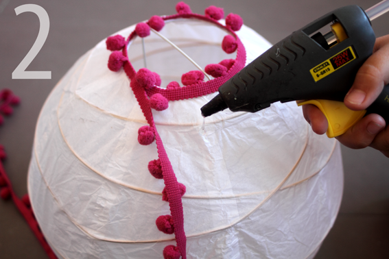 La lámpara de pompones de la Sra. Yamamoto