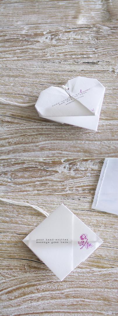 Invitación minimalista: corazones de origami con mensaje