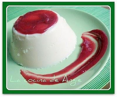 FLAN DE VAINILLA CON CREMA DE FRAMBUESAS