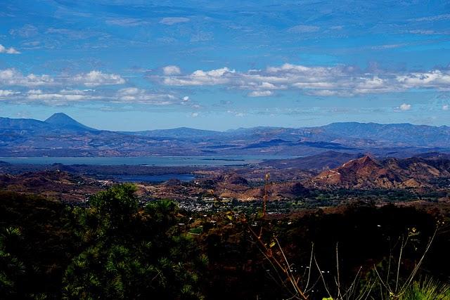 Entre bosques nebulosos, trifinios y quetzales
