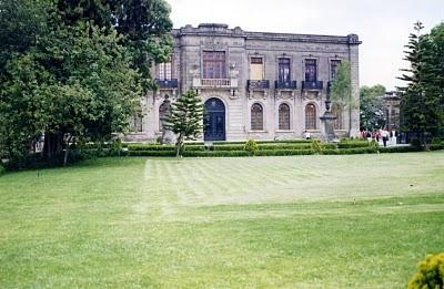 Un andaluz virreinal, un Castillo y un templo mejicano.