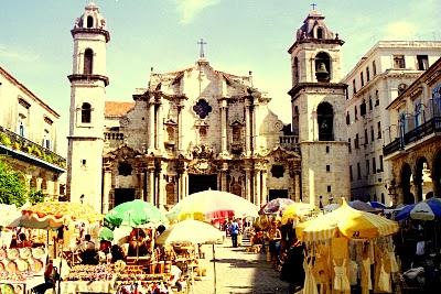Ayer  y  hoy:   La Habana y  Sevilla.