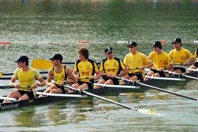 Piragüismo en Sevilla, regata en el Guadalquivir.