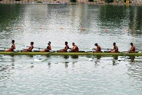 Piragüismo en Sevilla, regata en el Guadalquivir.