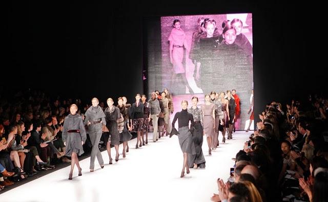 MARTINA GARCÍA Y ROGER BERRUEZO, ESPECTADORES DE EXCEPCIÓN DEL DESFILE DE CAROLINA HERRERA EN LA FASHION WEEK DE NUEVA YORK