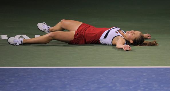 WTA Dubai: Chakvetadze asustó a todos con su desmayo