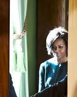 Michelle Obama defiende la lactancia materna y se enciende una guerra