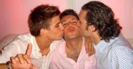 ESC commented on the blog post Nuevas fotos apuntan a que Gerard PiquÃ© es gay