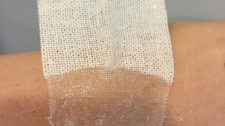 La gasa absorbe alrededor de un 2.500% de su propio peso. Foto cortesía.