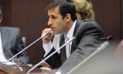 Para el diputado Domínguez, “Macri es un caradura”