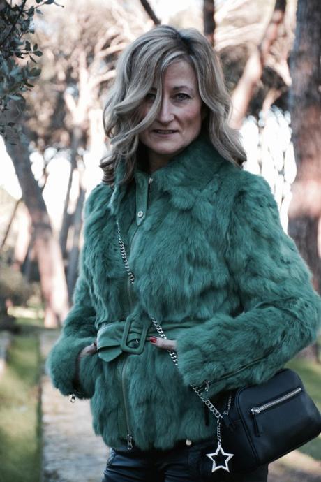 pelo-verde-cuero-rock-lace-black-moto-hairstyle-seventies