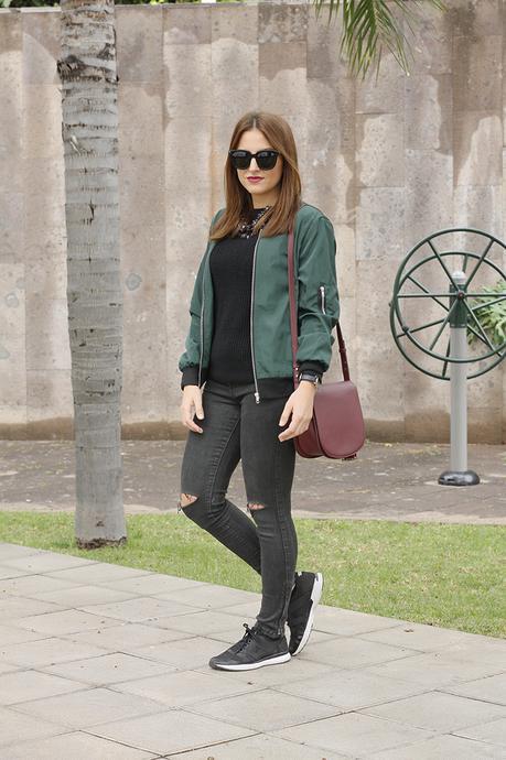 Bomber de Newchic para un look sporty chic