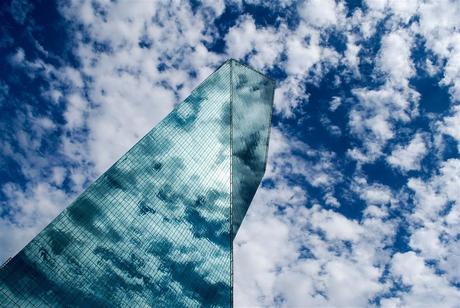 Reimaginando edificios y estructuras de la mano de Nikola Olic Broken