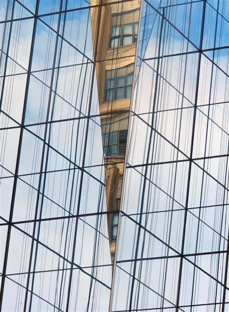 Reimaginando edificios y estructuras de la mano de Nikola Olic Betweenfacades