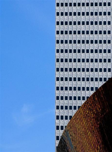 Reimaginando edificios y estructuras de la mano de Nikola Olic Bronze