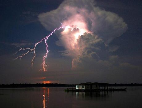 El Lago de Maracaibo entre los lugares del mundo donde es más probable que te caiga un rayo