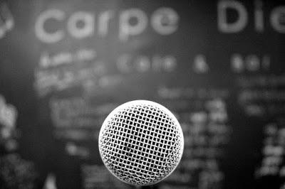 ¿Sobran los poetas?