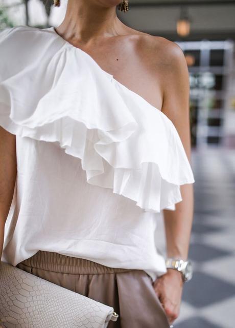 5 Blusas para las que se aburrieron del off shoulder 5 Blusas para las que se aburrieron del off shoulder