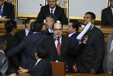 Dividida y sin brújula, la oposición retomará ofensiva contra Maduro