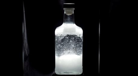 El truco para que tus hijos puedan hacer nevar dentro de una botella [Video]