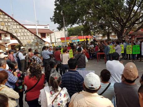 Se manifiestan en la Plaza Principal de Ciudad Valles contra el Gazolinazo