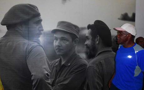 El actor norteamericano Danny Glover visita el Memorial del Che en Santa Clara