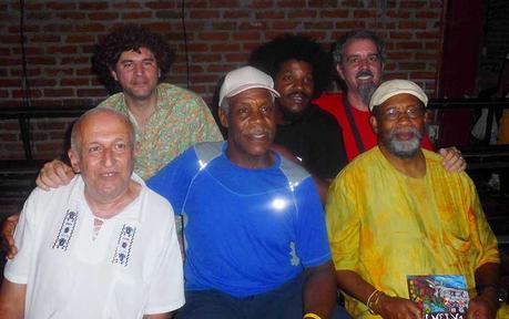 El actor norteamericano Danny Glover visita el Memorial del Che en Santa Clara