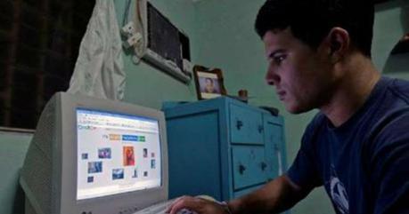 Las primeras reacciones de los afortunados con internet en La Habana Vieja