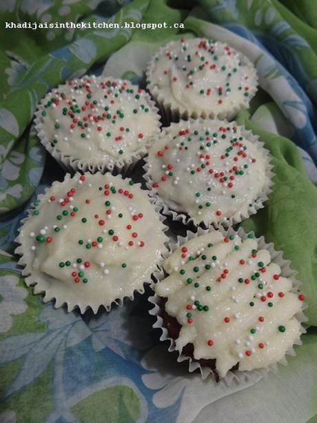 PETITS GÂTEAUX AU CHOCOLAT ET AUX GRAINES DE SÉSAME / CHOCOLATE SESAME SEEDS CUPCAKES / CUPCAKES CON CHOCOLATE Y SEMILLAS DE SESAMO /كاب كيك الشكولاته و بذور السمسم   /