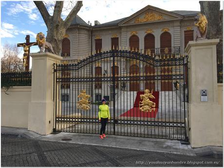 Casita de un rumano al que le gusta el oro