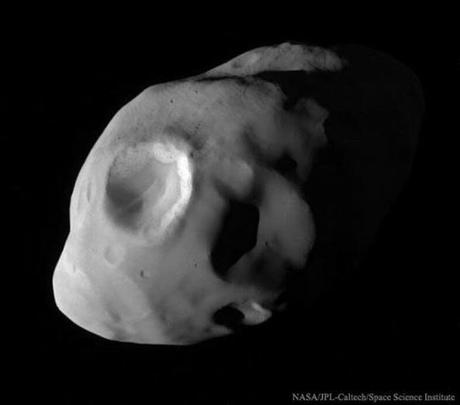 Pandora, la pequeña luna de Saturno