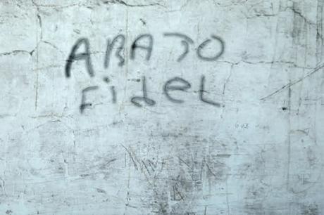 Cubanos a la cárcel por No rendir honores a  Fidel Castro