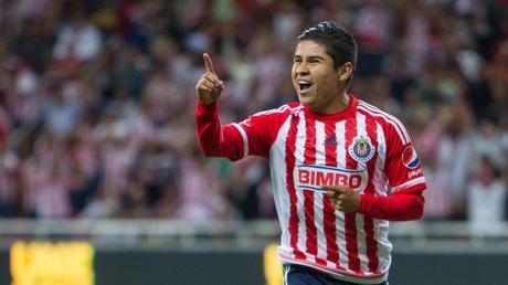 Chofis contemplado para la banca en Chivas