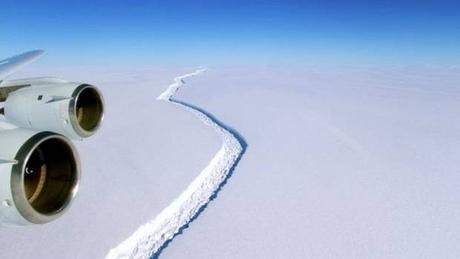 El gigantesco iceberg que está a punto de separarse de la Antártica