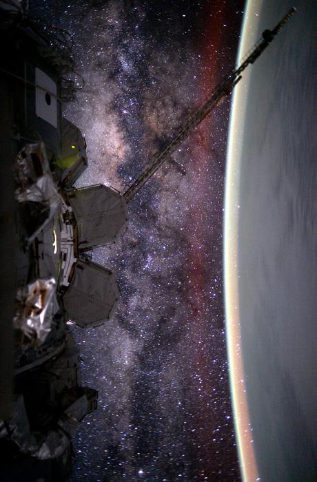 ✨Nuestro mundo y la galaxia desde el espacio