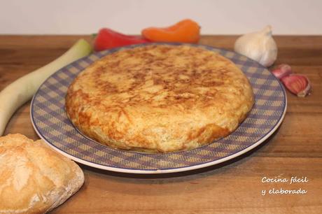 TORTILLA DE PATATAS, CALABACIN Y PUERRO